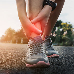 Ice Pack Wrap for Injuries, 2 Reusable Hot Cold Packs Alleviate Surgery Recovery, Joint Pain, Muscle Soreness and Inflammation - Adjustable & Flexible Therapy for Knees, Back, Elbows, Wrists and Legs